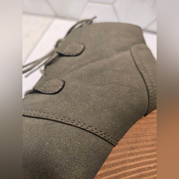 Nautica Womans Olive Green Wedge Bootie Sz 10 Lace Up Great Condition Faux Suede - Picture 5 of 9